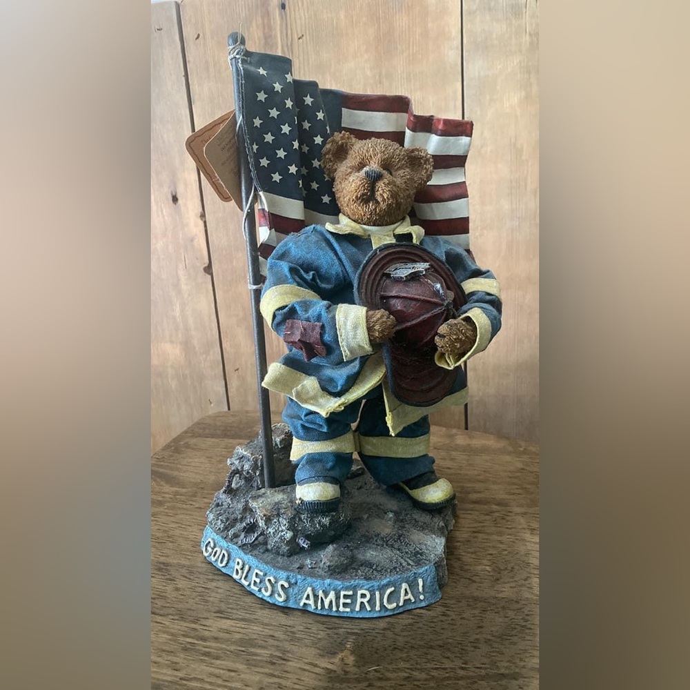 Boyd Bear 9/11 Crumpletons figure